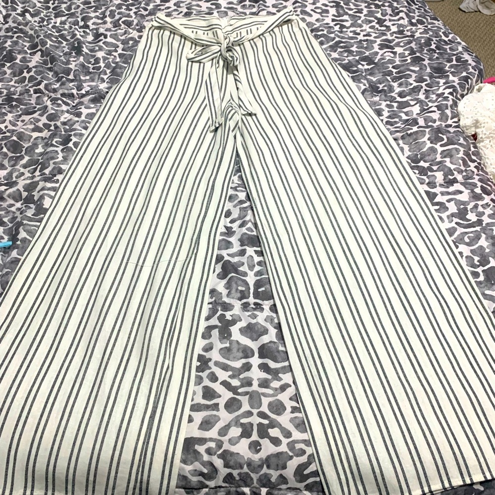 Never worn wide-leg, high-waisted, front belt, stripped pants